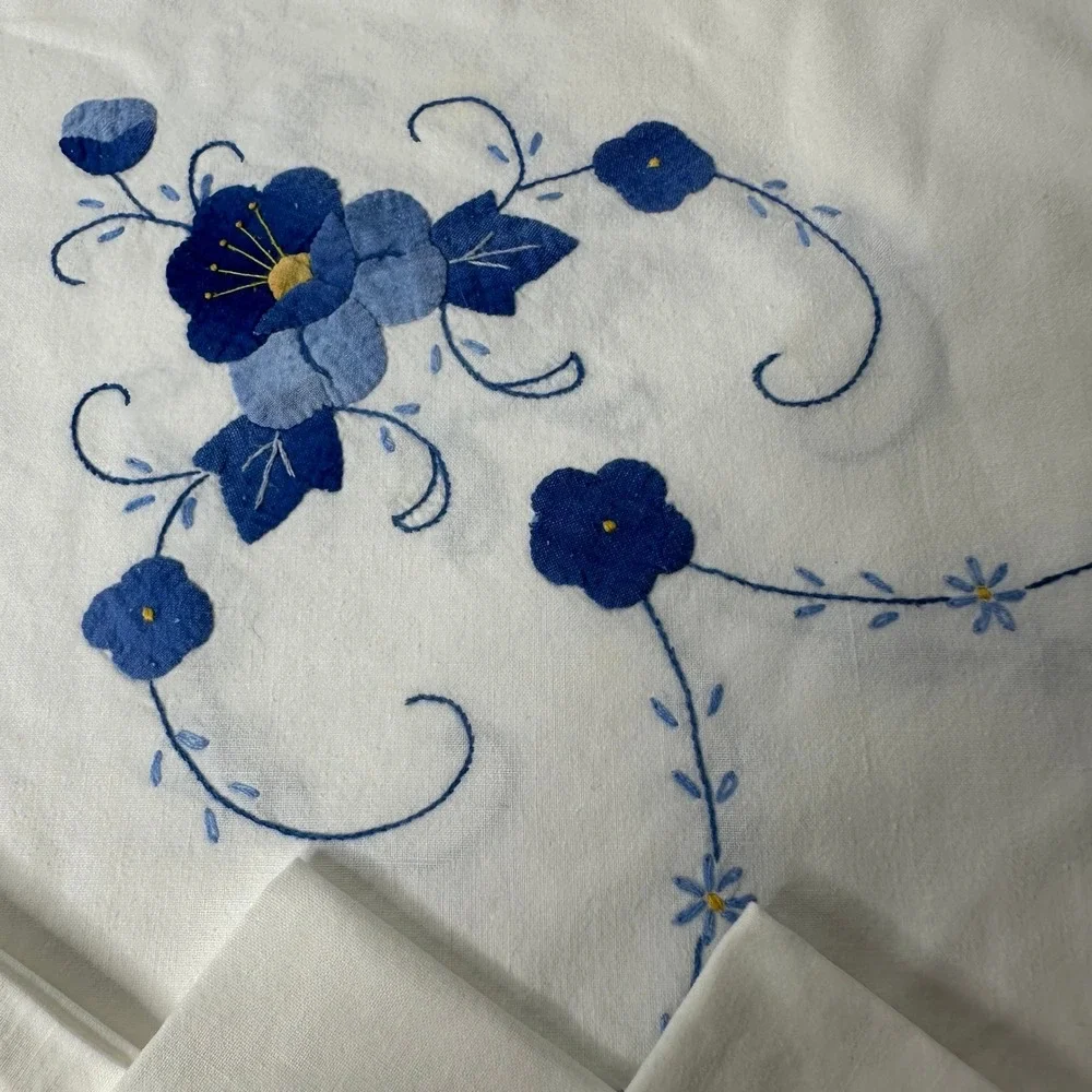 Vintage White Linen Table Runner 6 Napkin Set Blue Floral Hand Embroidered MCM